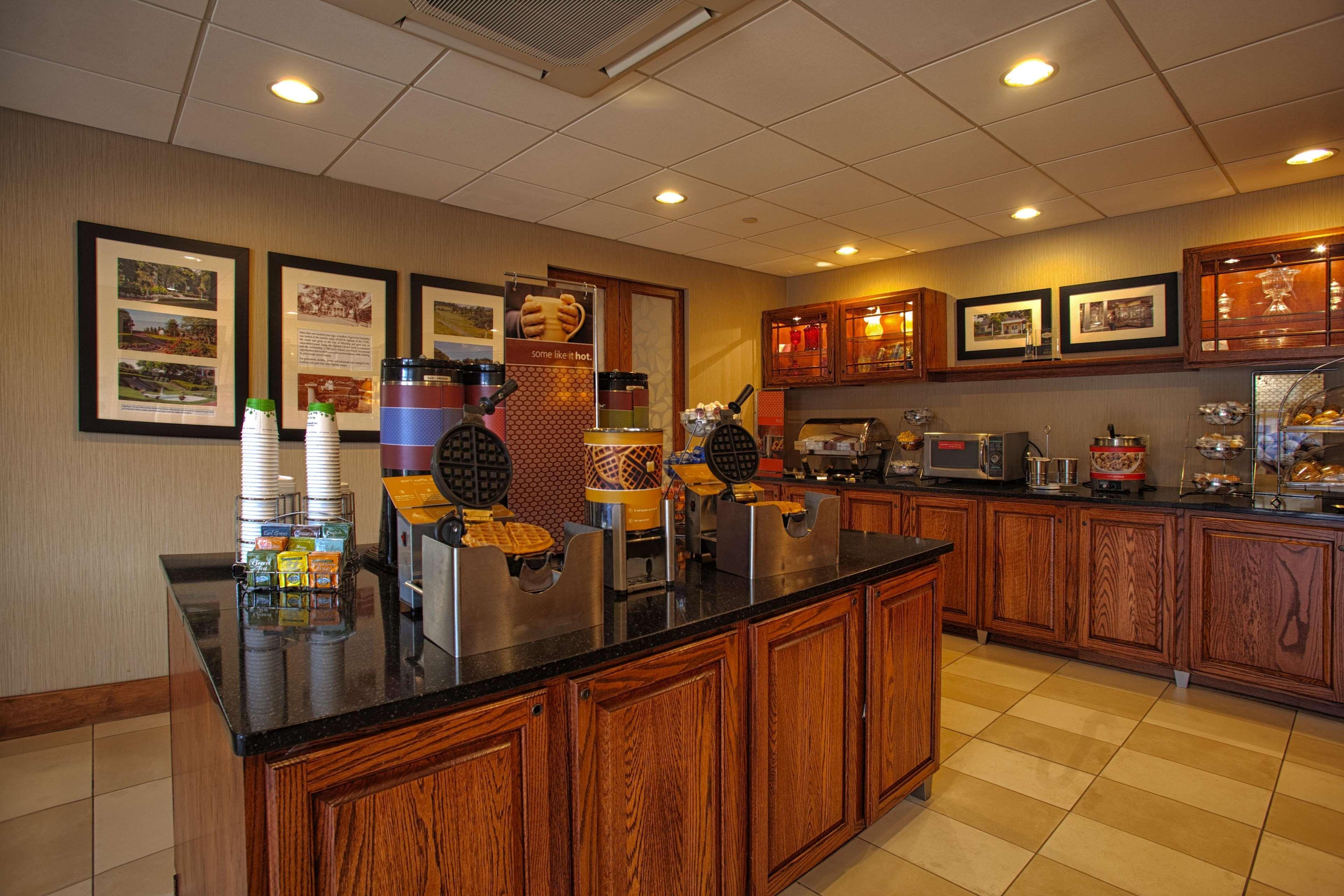 Hampton Inn Wheeling Exterior foto